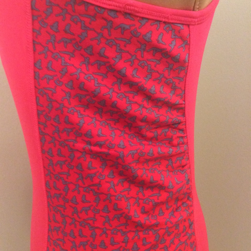 Alo Yoga “Poses” Print Red Racerback Tank Top RARE - Picture 3 of 8